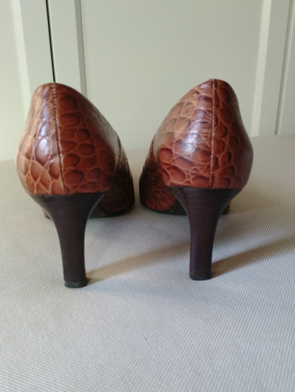 Marcello Paci Tan Textured Croc-Embossed Leather Women’s Pumps - Picture 3 of 9